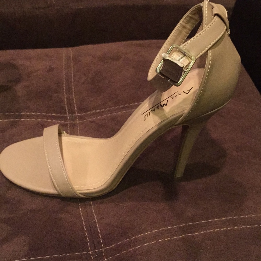 Strap heels - Picture 2 of 3